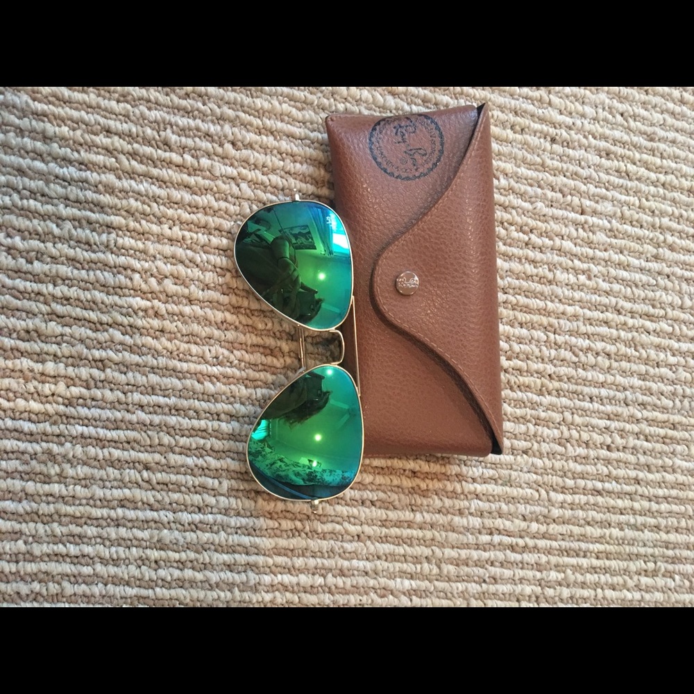 Blue/green mirrored Ray Bans